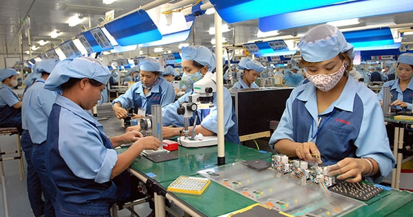 Máy lọc không khí xưởng sản xuất linh kiện điện tử