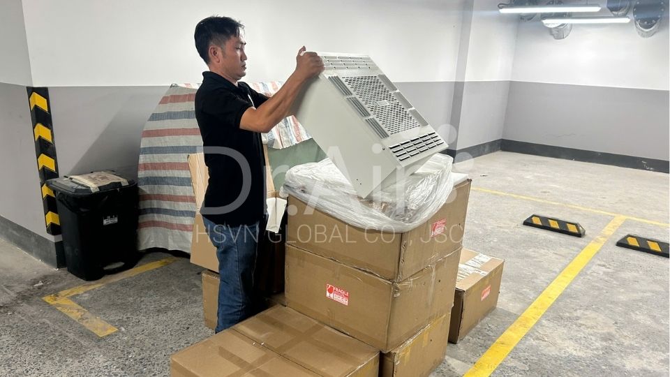 Ưu điểm đáng chú ý của máy lọc không khí âm trần là khả năng "ẩn mình" trong hệ thống trần