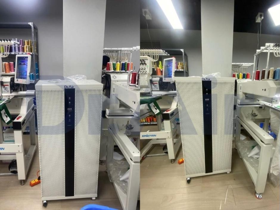 Cận cảnh thân máy Dr.Air DF150 Plus với bảng hiển thị dọc thân, đặt giữa các máy thêu